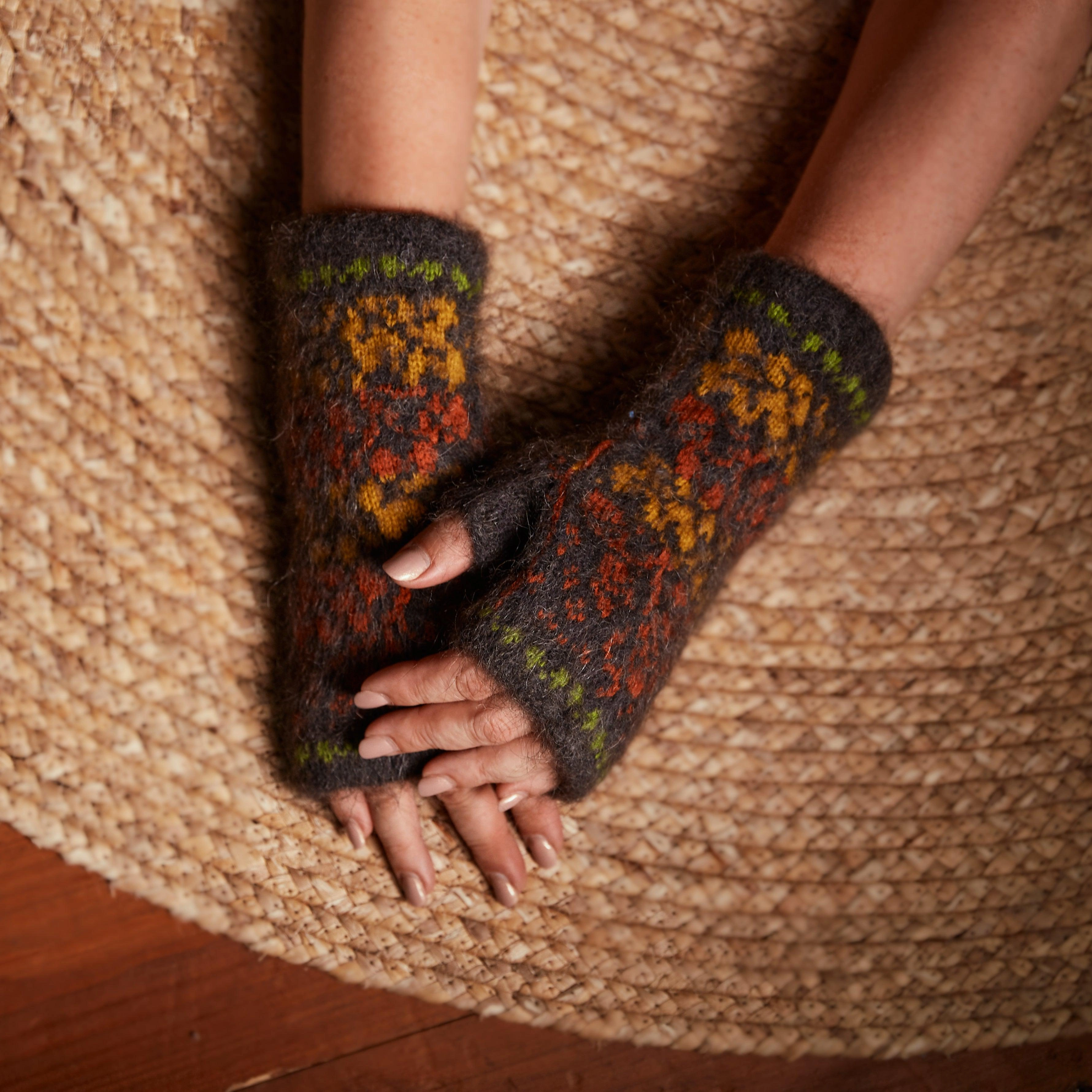 Cozy Autumn Acorn Goat Wool Fingerless Gloves – Warm Winter Vibes!